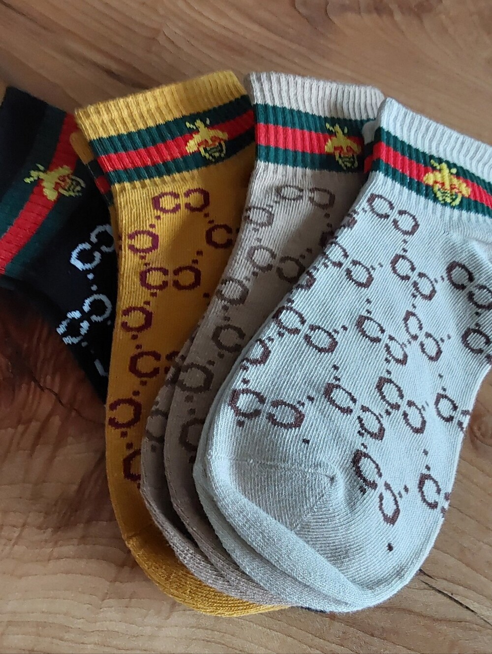4 PAIR MONOGRAM BEE ANKLE SOCKS O/S